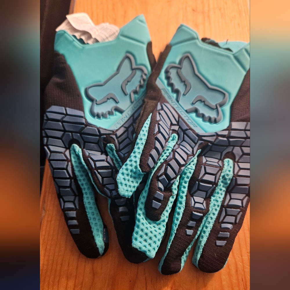 Fox racing gloves , pawtector , men's size small , turquoise , teal , new